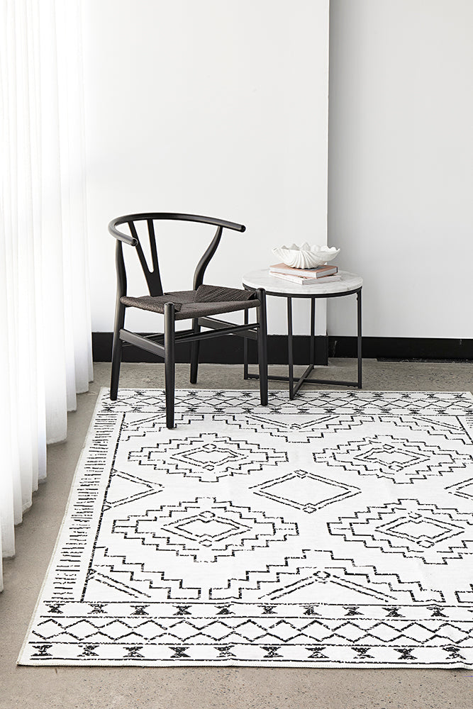 Kindred Leeroy Rectangle Rug - White (220X150)